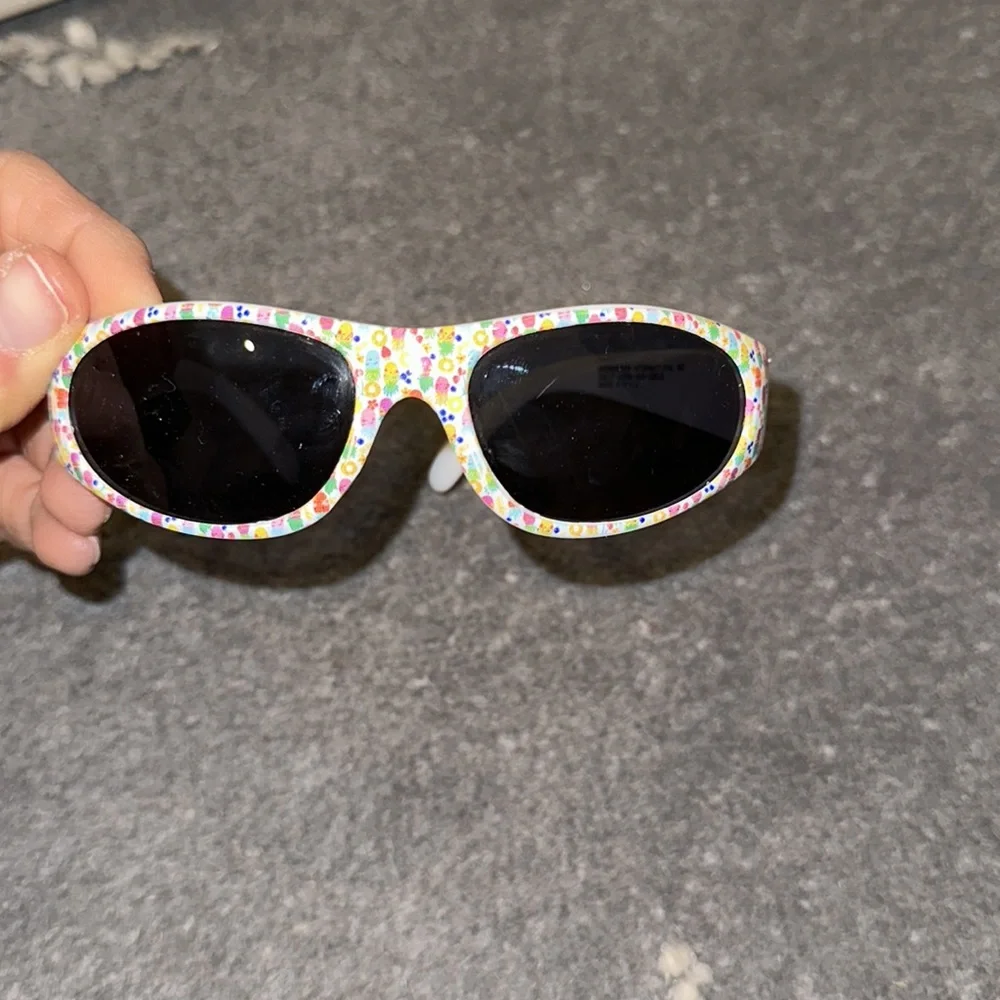 NWOT TODDLER GIRLS SUNGLASSES WITH UNICORN CASE. 2-4 years old